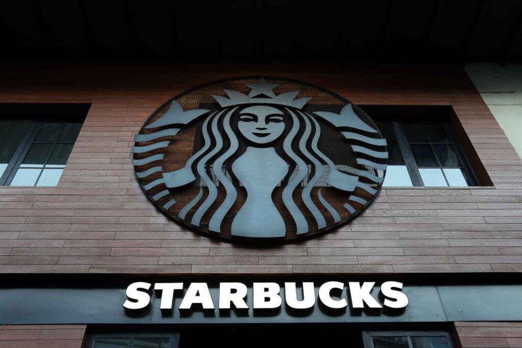 The Best Low-Calorie Starbucks Lattes (With Exact Calories)